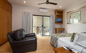 Mani Suite (Economy Non-Sea Facing)