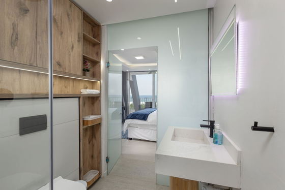 Main en suite