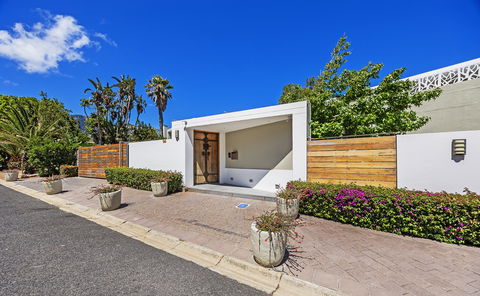 Prime Camps Bay Location for Group Stays