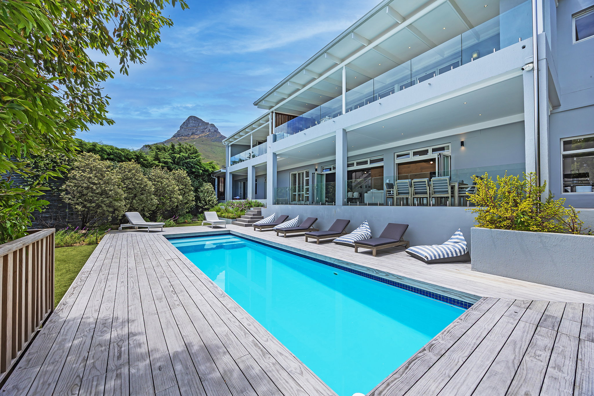 Your Villa Retreat In The Heart of Camps Bay