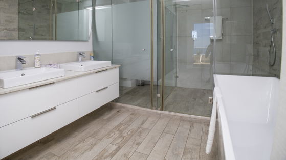 Main En Suite