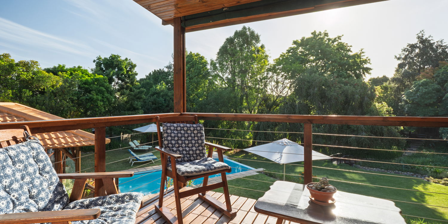 Comfortable Garden Room