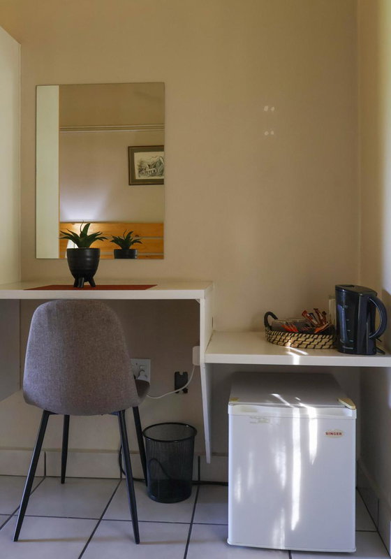 In-room desk, seating and amenities suitable for travellers, business guests and contractors near Hoedspruit.