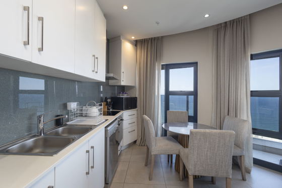Kitchen/Dining area