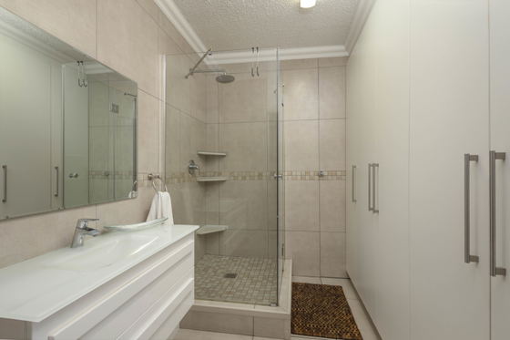 Main En Suite