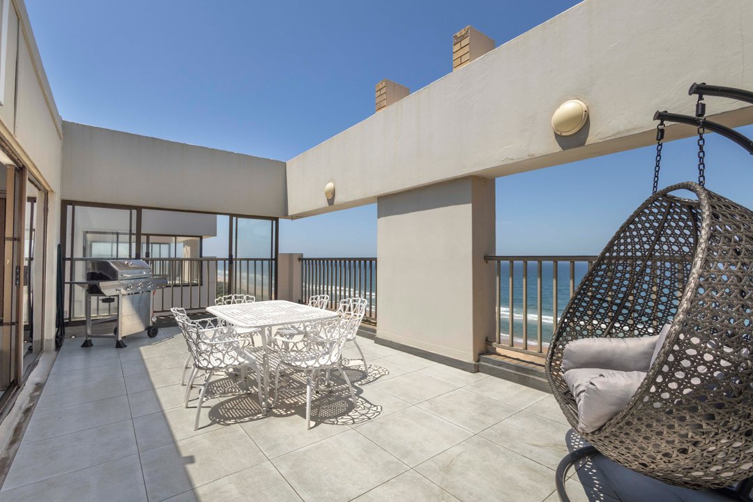 Outdoor Dining Area/Balcony