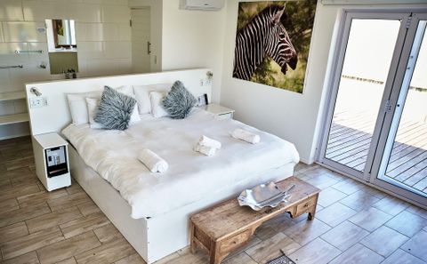 Superior Honeymoon Suite