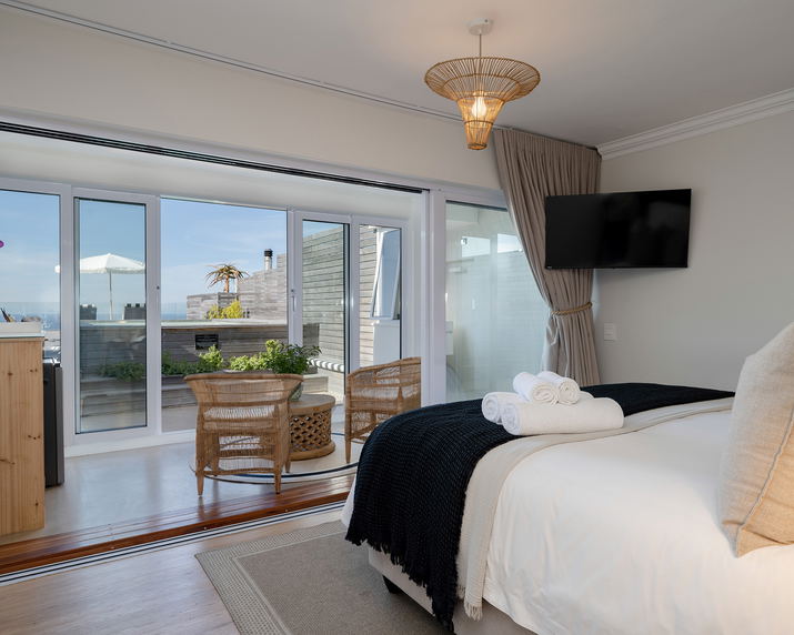 Luxury Penthouse Pool Suite 10