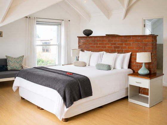 Main bedroom with en-suite bathroom upstairs at Elevate Grotto Bay