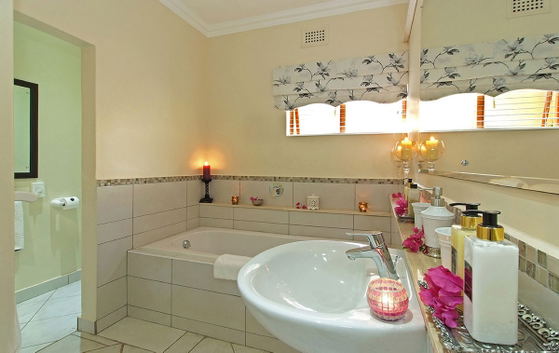 The Coral Room en-suite bathroom The Coral Room en-suite bathroom