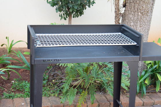 Goodeys Premier Guesthouse pool and braai area