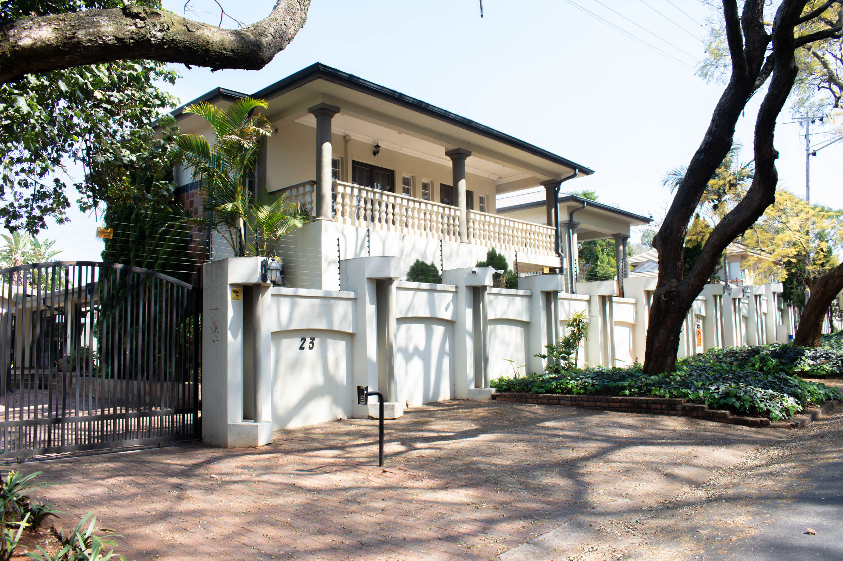Goodeys Premier Guesthouse exterior