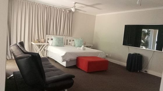Large Room - Room 11 bedroom and lounge