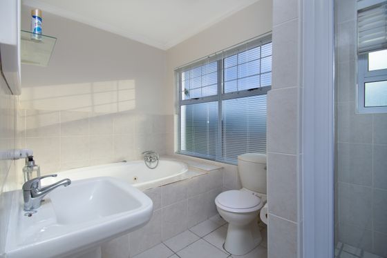 Large Room - Room 7 bathroom