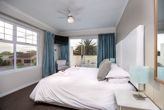 Large Room - Room 7 bedroom