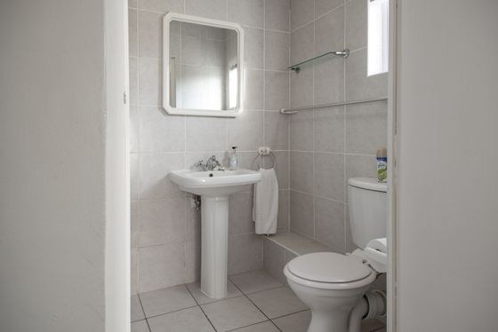 Large Room - Room 3 bathroom