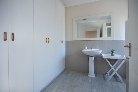 Family Room - Room 12 bathroom