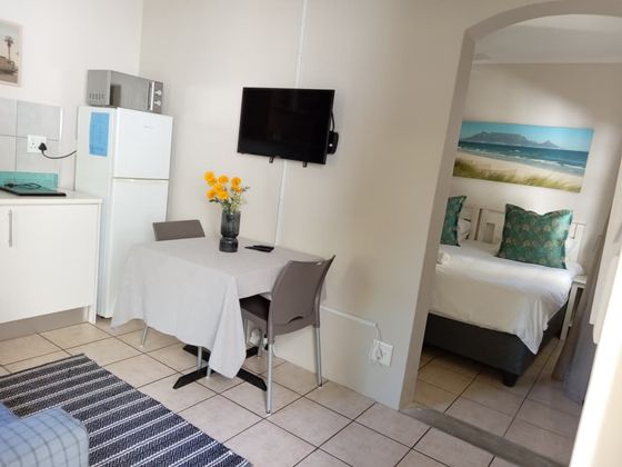 Self-contained Cottage - view from entrance to bedroom