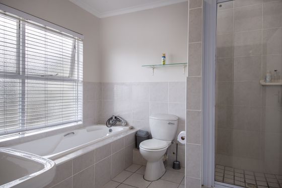 Large Room - Room 2 bathroom with bath