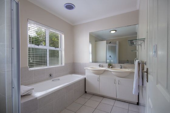 Large Room - Room 11 bathroom