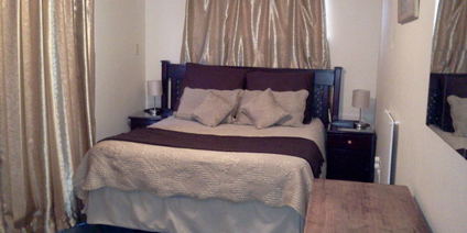 One Bed Apartment, Gate