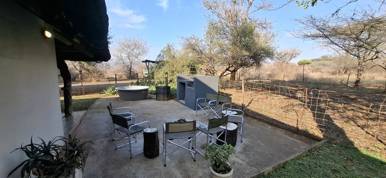 Fire pit and braai area with wood-fired hottub Fire pit and braai area with wood-fired hottub
