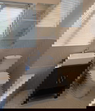 Deluxe House Bathoom 3