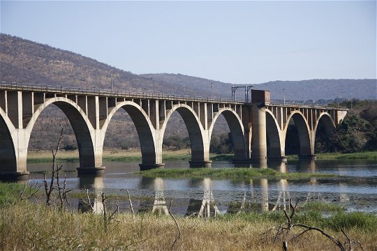 Image 7: Before: Water Level of  the Pongola River / September 2009
