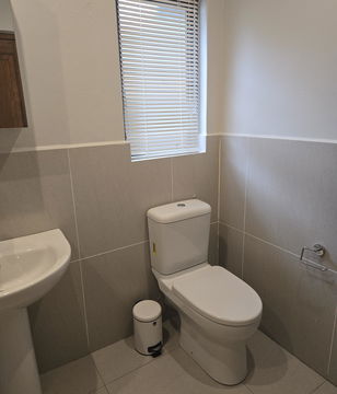 Standard Pool Unit Bathroom 2