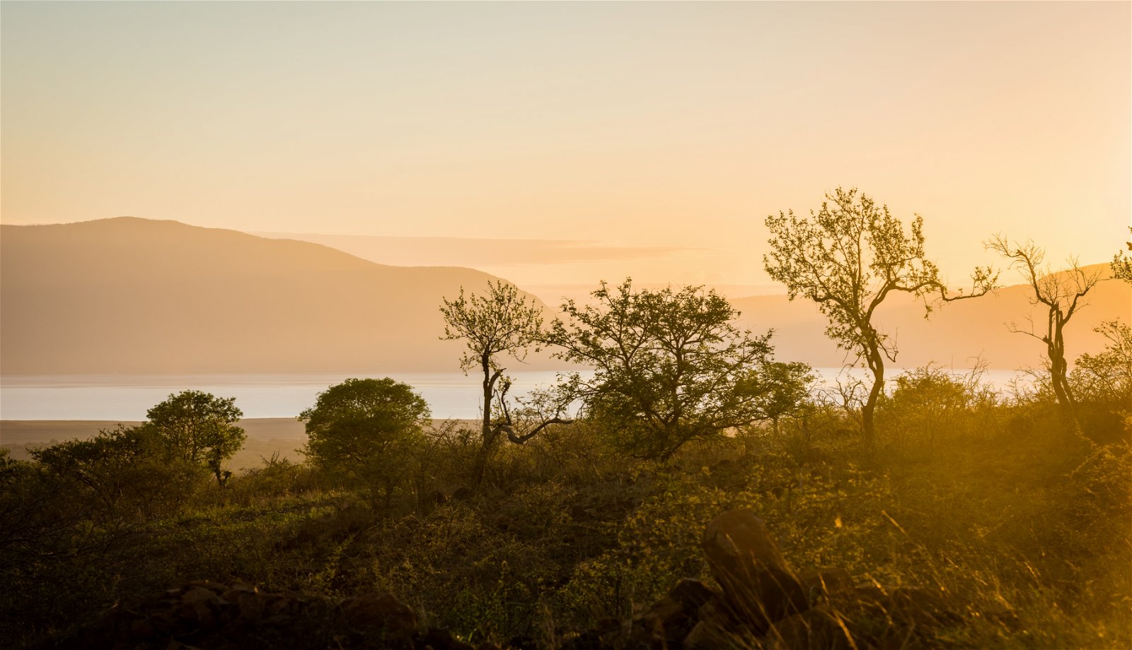 zululand bushveld, lake, lebombomountains