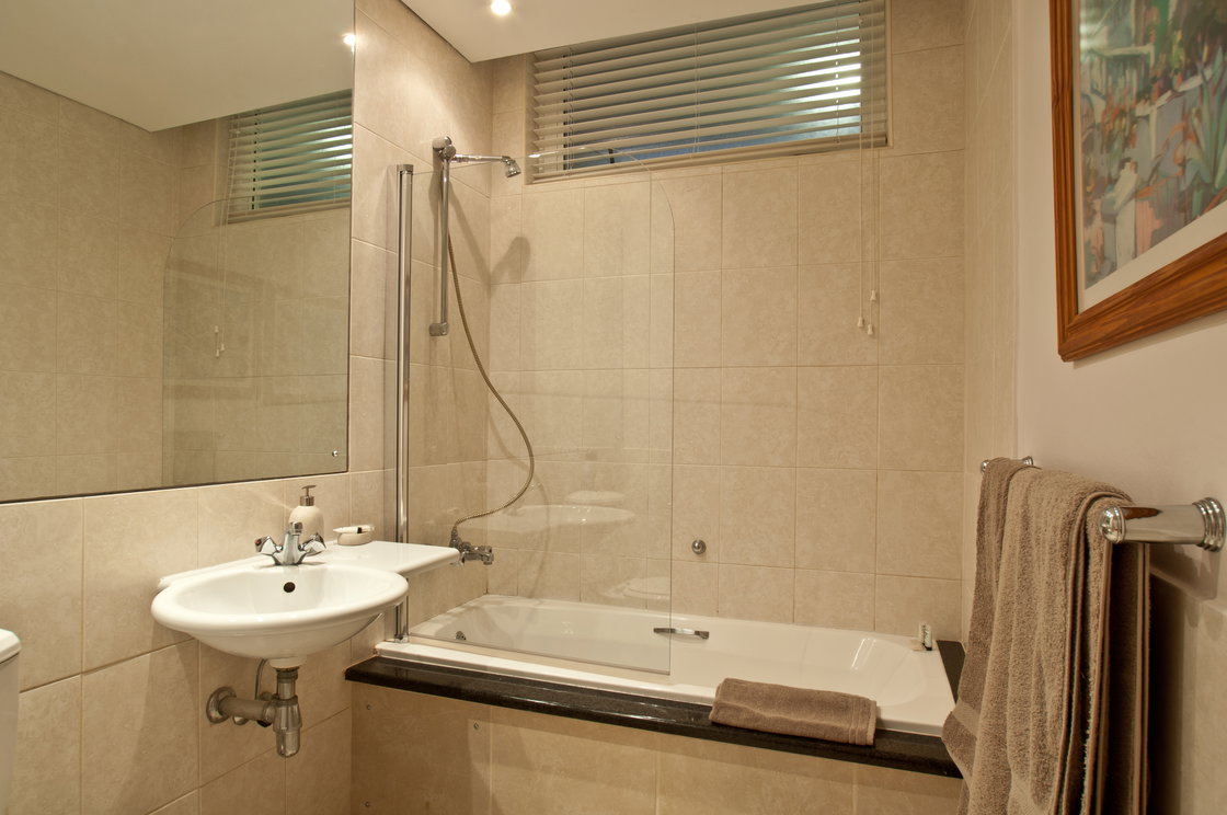 Main En-Suite, 506 Lighthouse Mall