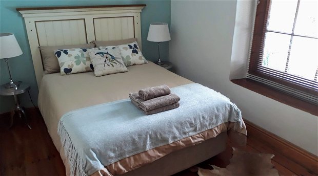 Seahorse Room with garden and swimming pool view, bed and breakfast accommodation with swimming pool, yellowwood floors, historic house, family suite, family friendly, child friendly