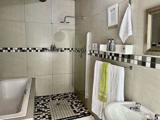 Spacious family Apartment, Self Catering, Panorama Route, Sabie, Full bathroom Spacious family Apartment, Self Catering, Panorama Route, Sabie, Full bathroom