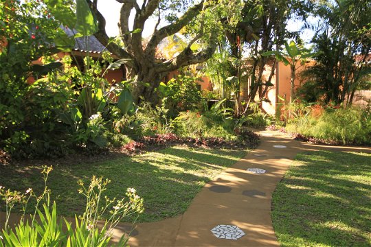 Garden Path to rooms, Lidiko Lodge