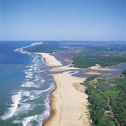 Lake St Lucia, Estuary mouth, iSimanagliso Wetland Park.
