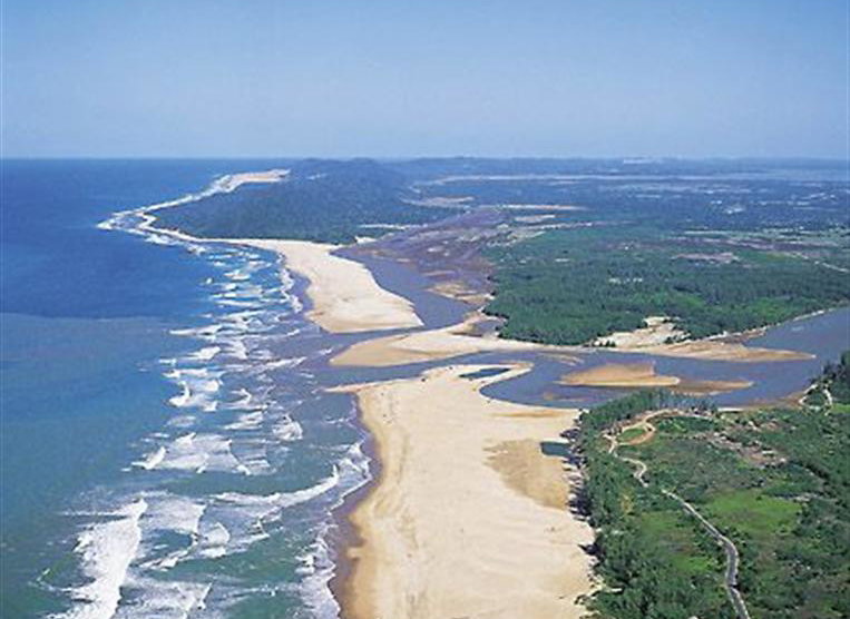 Lake St Lucia, Estuary mouth, iSimanagliso Wetland Park.