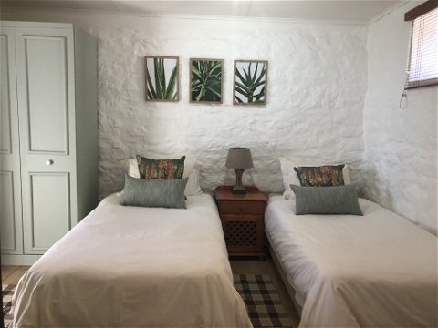 Protea cottage bedroom with 2 single beds which can be made into a king bed