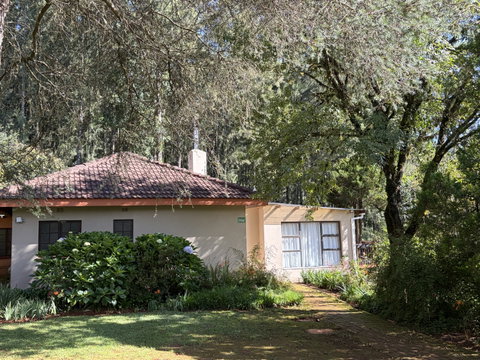 Beefwood Cottage sleeps 6 persons set in gardens