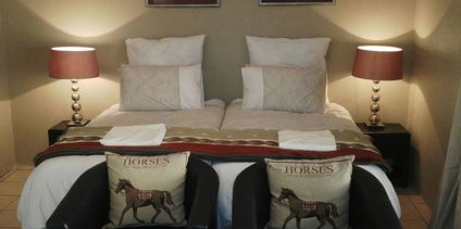 Treelands Estate - Bachelor studio with patio