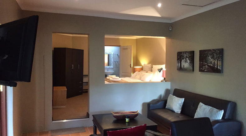 Treelands Estate Bachelor with lounge