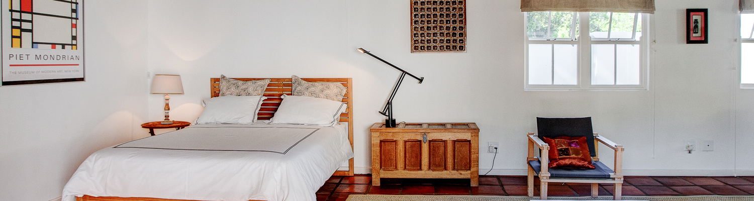 king bed, en-suite, shower, tennis court