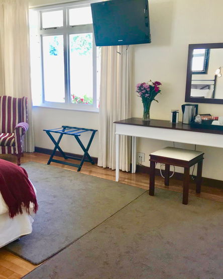 Room 6 : Luxury Room with Bath & Shower