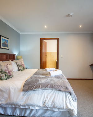 Room 2: Deluxe en-suite Room