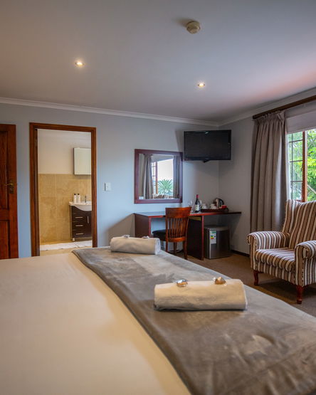 Room 3: Deluxe Room with Bath & Shower