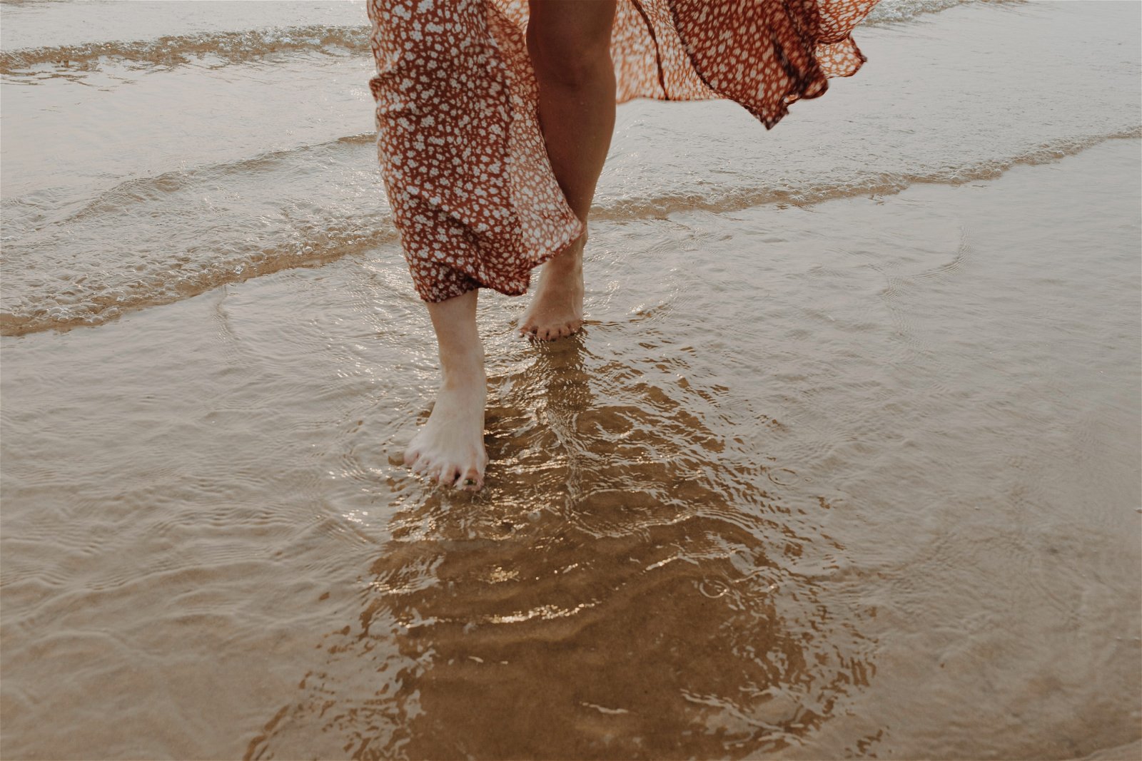 walking on the beach wiht the soulds of your feet at healing retreat in Knysna at Peace of Eden
