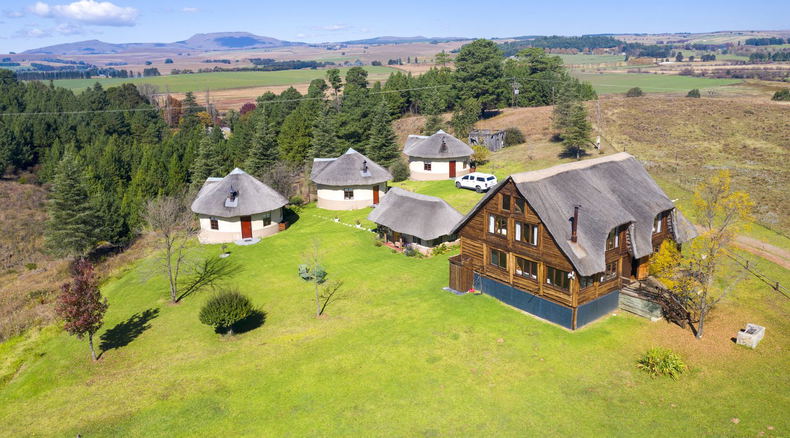 Khotso Log Cabin Unit & Rondavels - all Self catering!