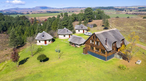 Khotso Log Cabin Unit & Rondavels - all Self catering! Khotso Log Cabin Unit & Rondavels - all Self catering!