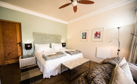 Crystal : King or twin Suite with mini kitchen