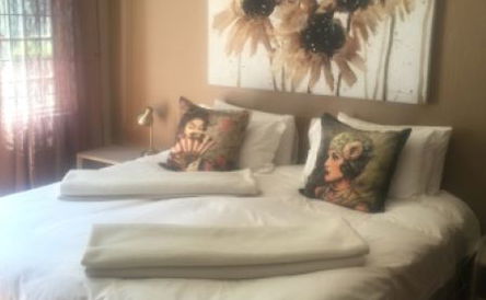 Studio 1: King or twin beds and mini kitchen