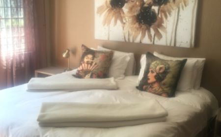 Studio 1: King or twin beds and mini kitchen
